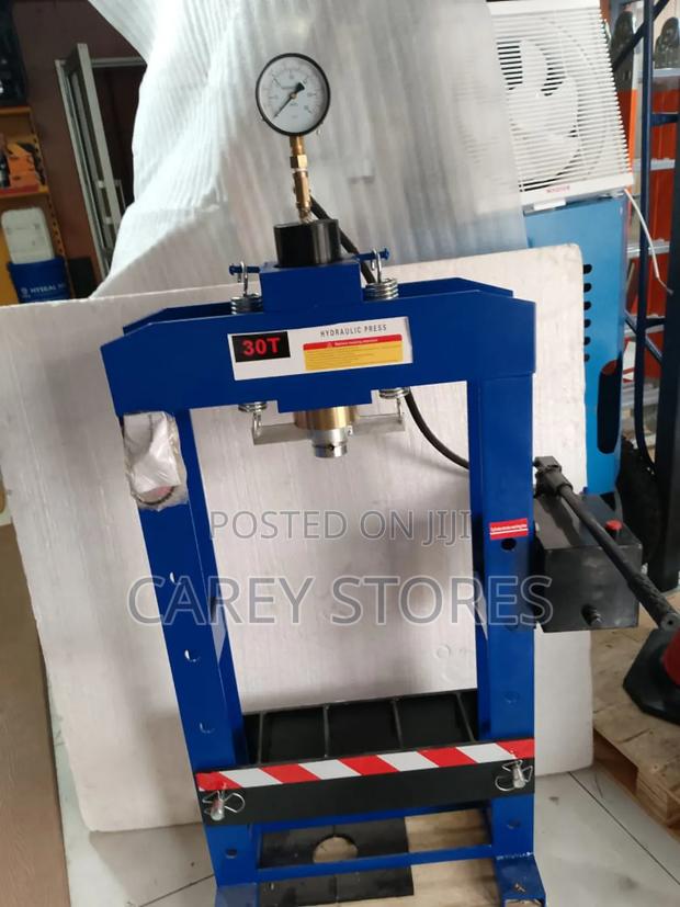 30 Ton Hydraulic Press - thumbnail 2