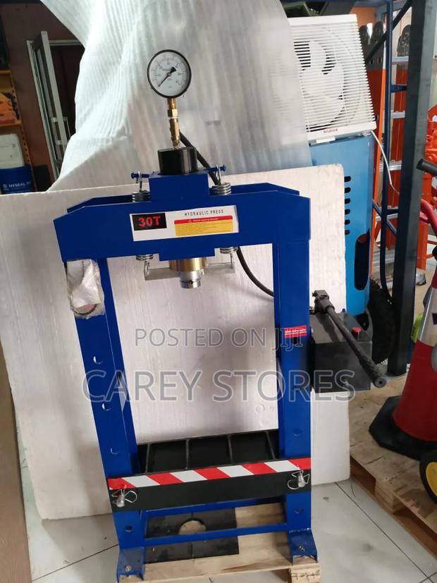 30 Ton Hydraulic Press - thumbnail 3