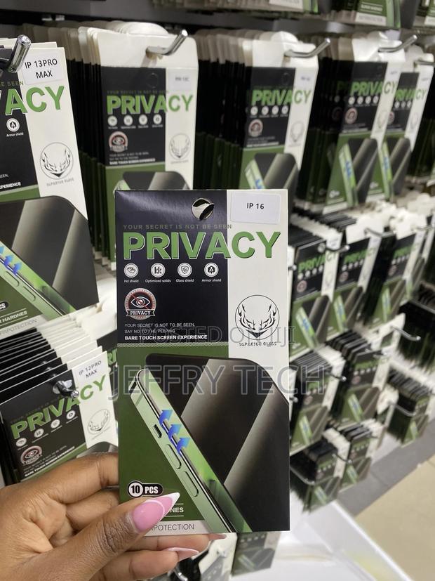 Soopur Privacy Screen Protector for iPhone 13 Tempered Glass - thumbnail 3