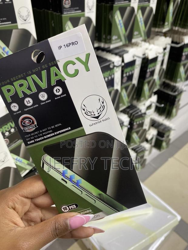 Magic iPhone 16 Pro Max Privacy Glass Screen Protector - thumbnail 2