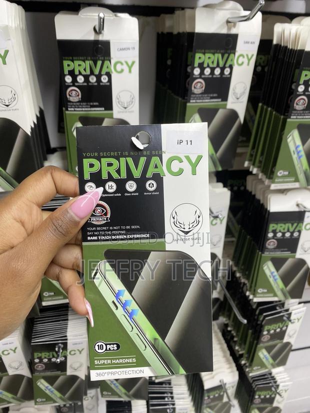 Flexar Privacy Screen Protector for iPhone 11 Tempered Glass - thumbnail 2