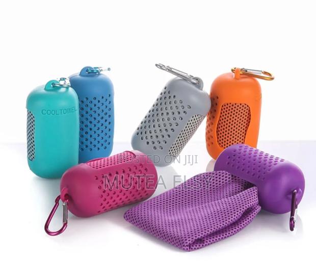 Portable Sports Quick Dry Cool Towel in Silicone Pocket