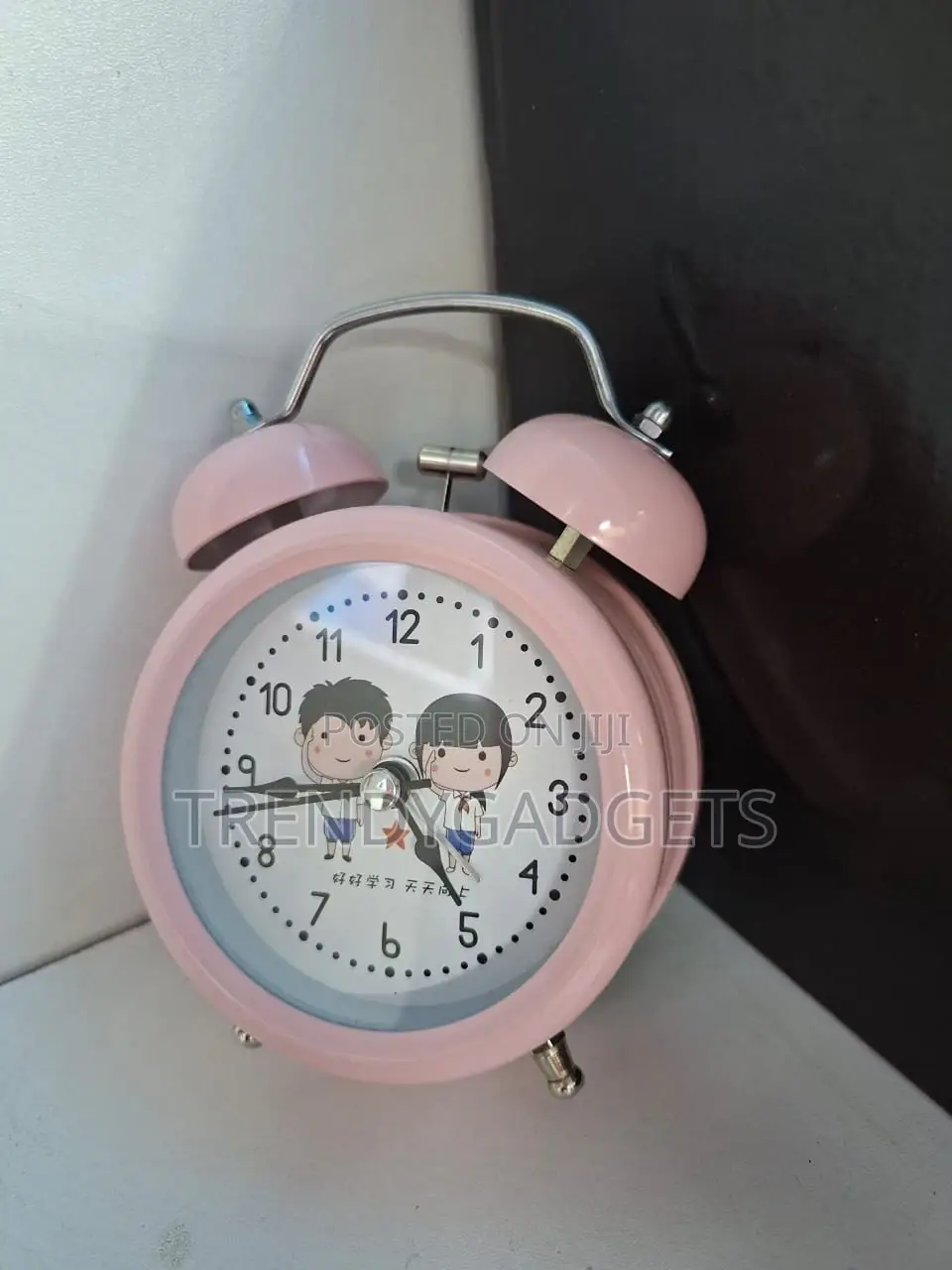 Silent Analog Clock – Alarm With Sweeping Hands