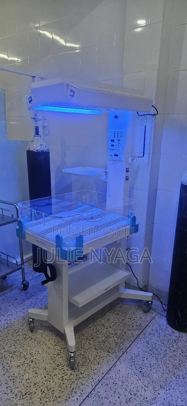 Infant Warmer With Phototherapy Light