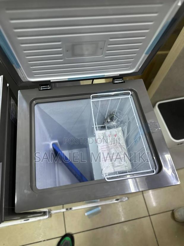 Berklays Chest Freezer 100 Liters Fast Freezing Function - thumbnail 2