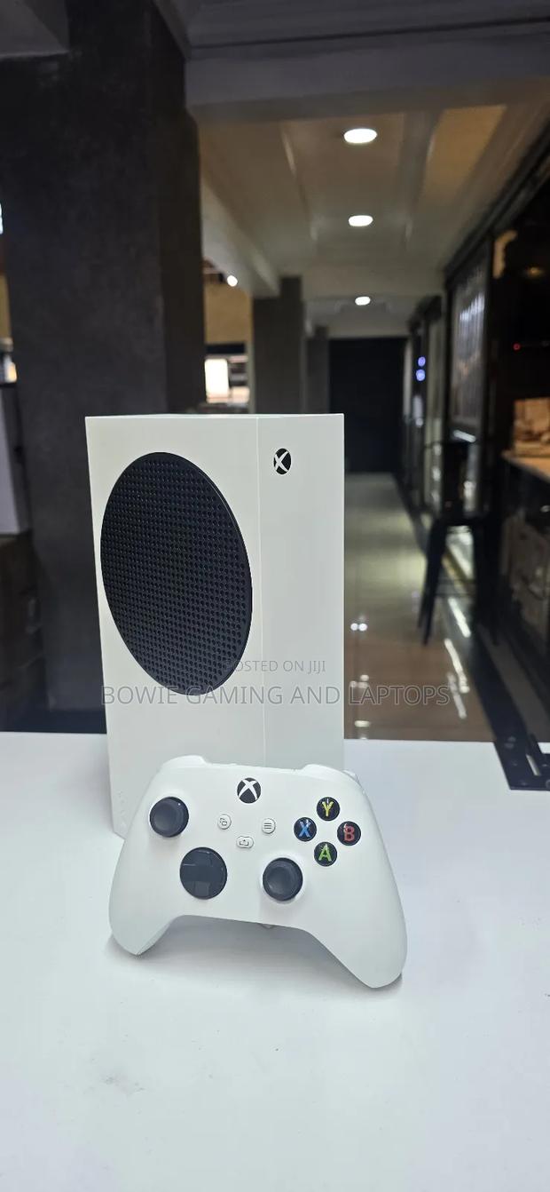 Xbox Series S 512gb With 1 Controller - main view