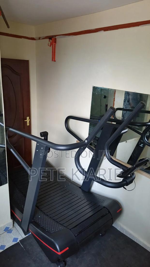 Comercial Non-Motorized Curved Treadmill - thumbnail 6