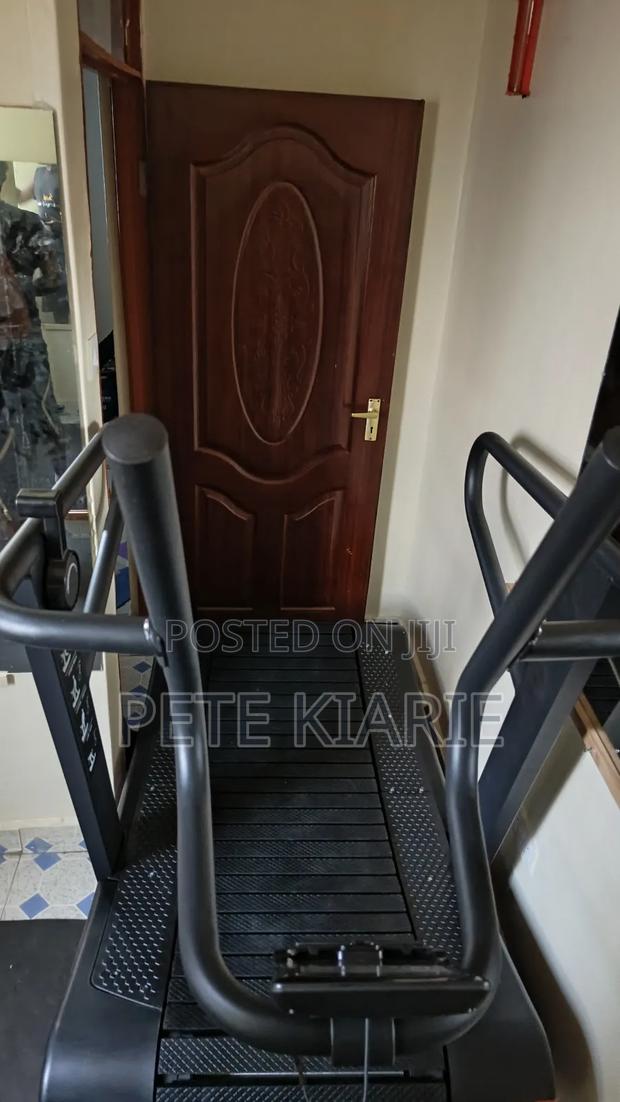 Comercial Non-Motorized Curved Treadmill - thumbnail 8