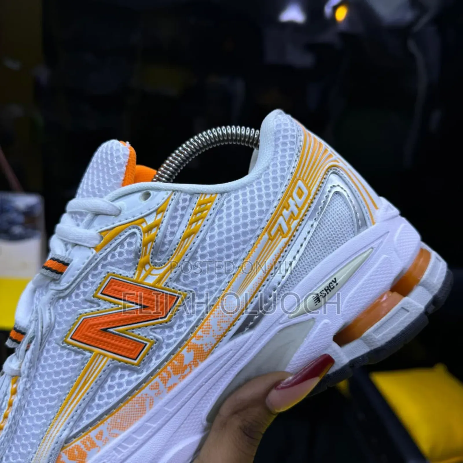 New Balance 740 Silver Grey
Size 38_________45.