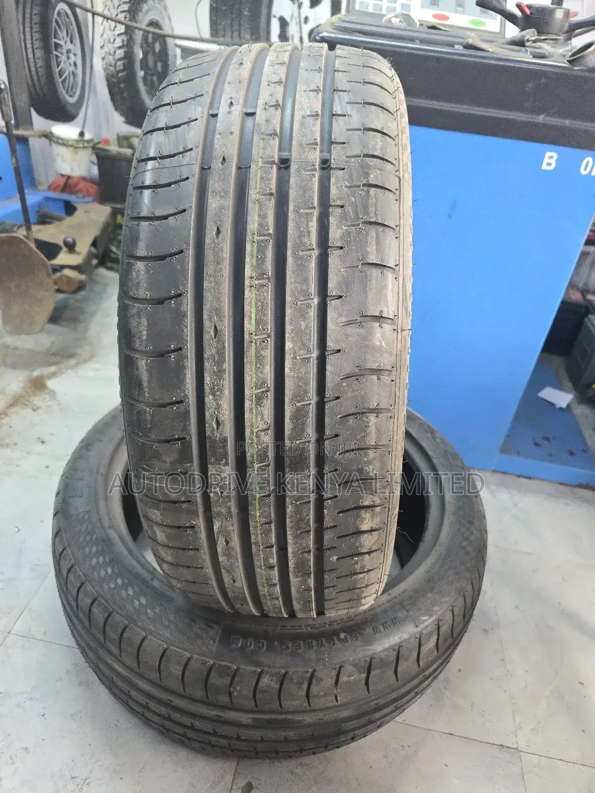 245/45r20 Accelera Tire