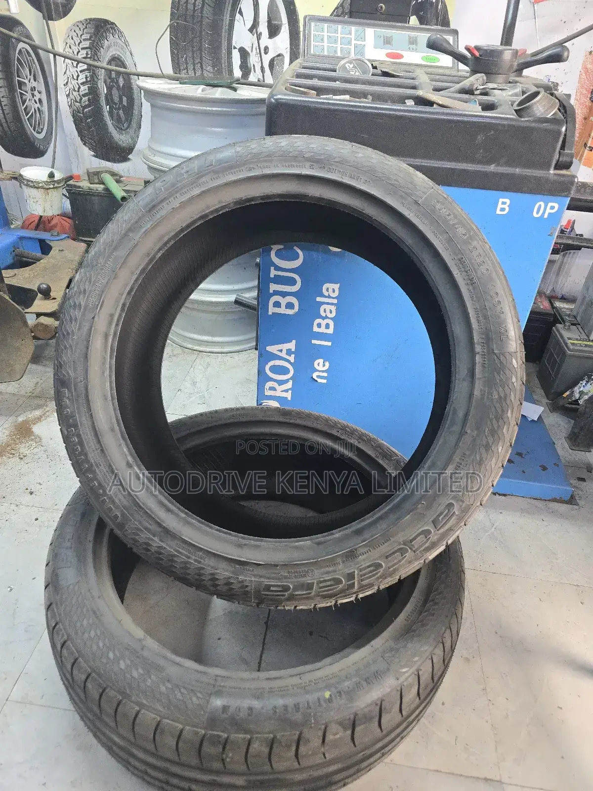 245/45r20 Accelera Tire