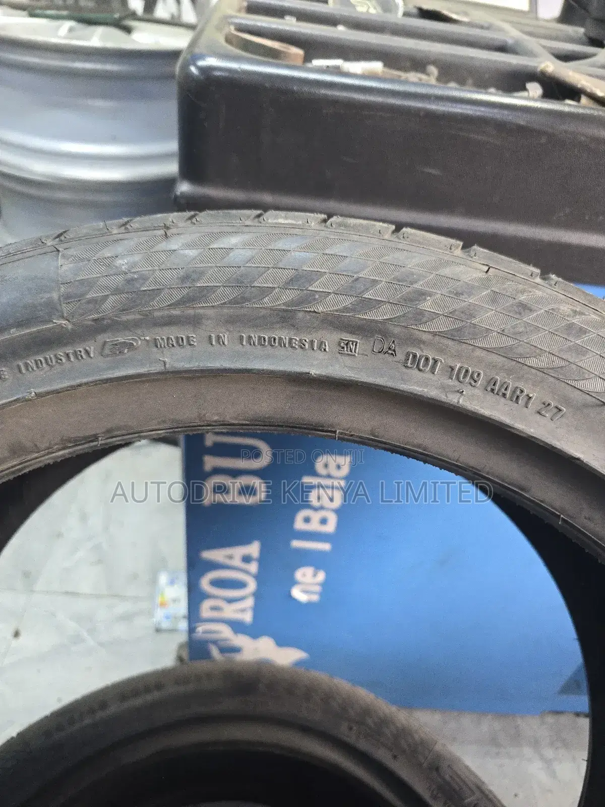 245/45r20 Accelera Tire