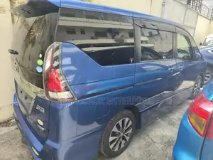 Nissan Serena 2018 Blue