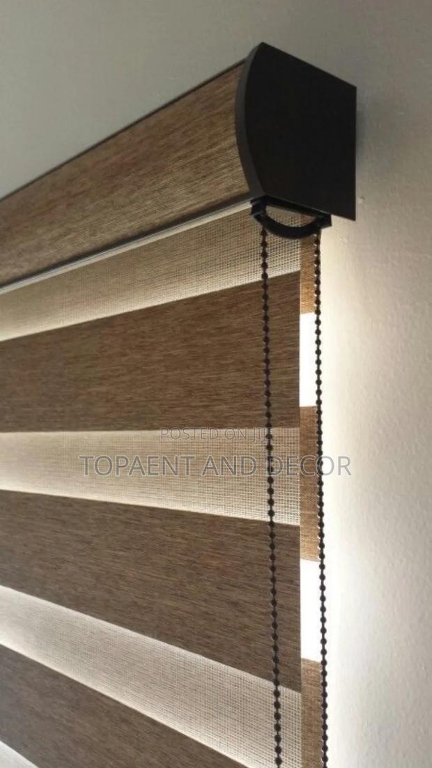 Neutral Tones Horizontal Office Blinds Calm Focused Feel - main view