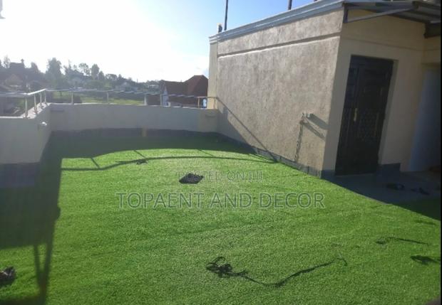 Soft Synthetic Artificial Grass Safe for Kids and Pets