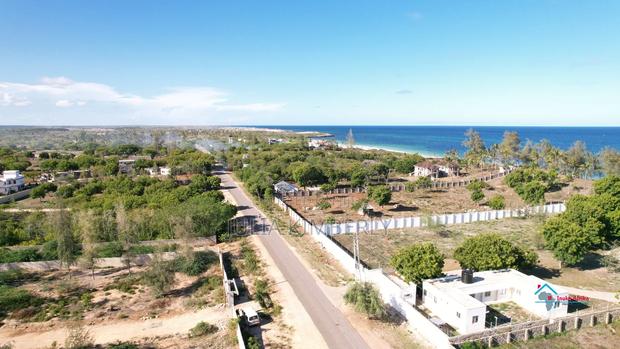 Bofa Beach Front 100 by 100 - thumbnail 4