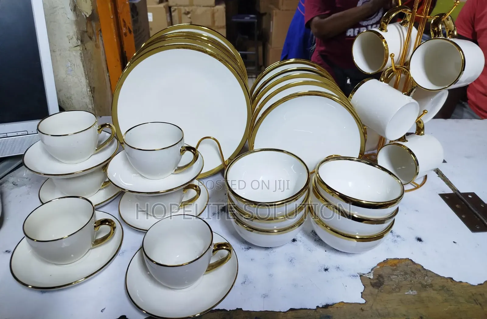 36pcs Dinner Set 
Available