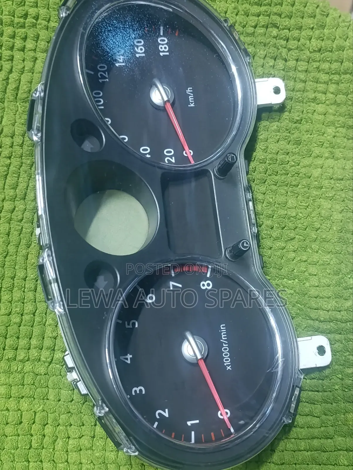 Dushboad Clock Nissan X-trail T-31