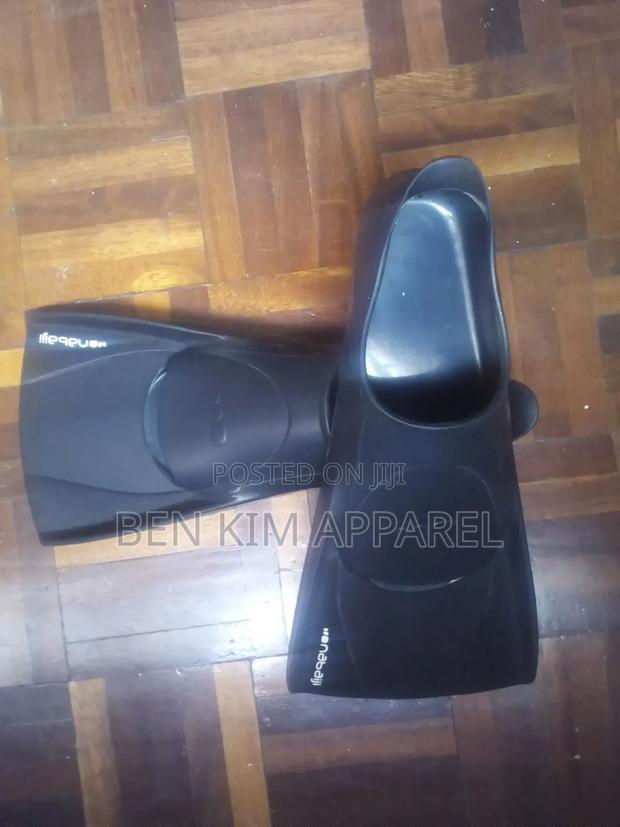 Swimming Short Fins/Paddles Gloss Black. Size 35/36 Used. Single User. - thumbnail 3