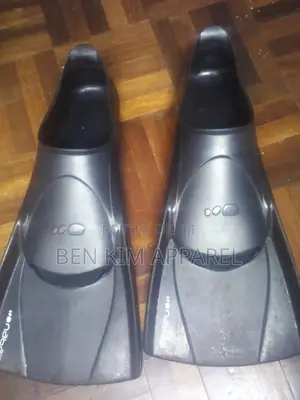 Swimming Short Fins/Paddles Gloss Black. Size 35/36 Used. Single User.