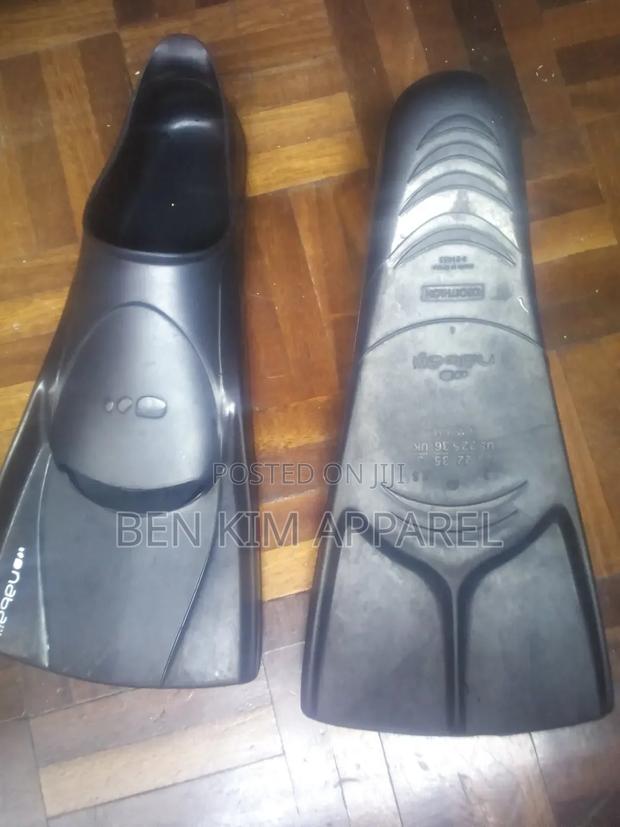Swimming Short Fins/Paddles Gloss Black. Size 35/36 Used. Single User. - thumbnail 2