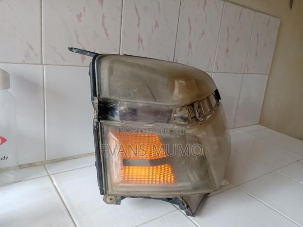 2005 Voxy Headlight - thumbnail 3