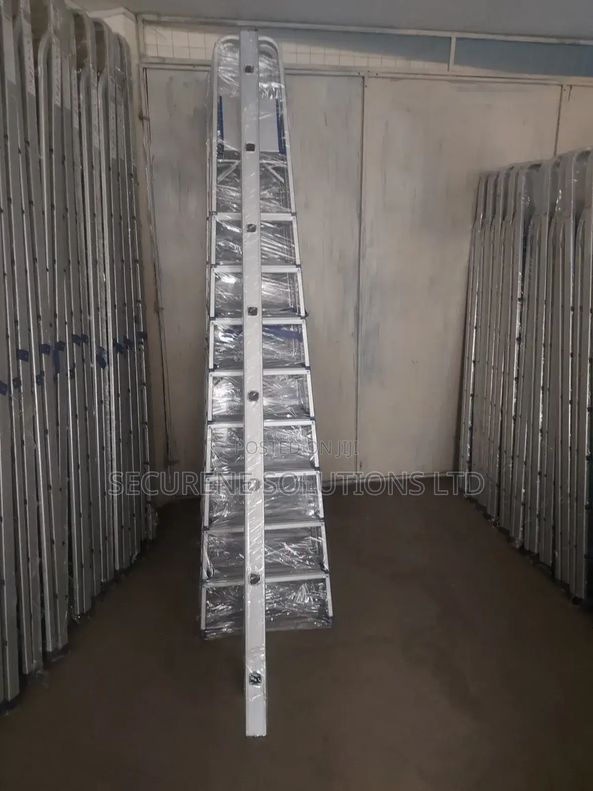 Aluminum Single Ladder With 8 Steps.
