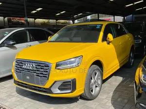 Audi Q2 2018 Yellow