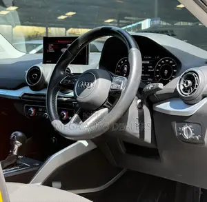 Audi Q2 2018 Yellow