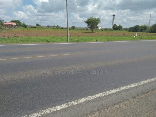 1,000 Acres Touching Mombasa Road in Emali Town Is for Sale