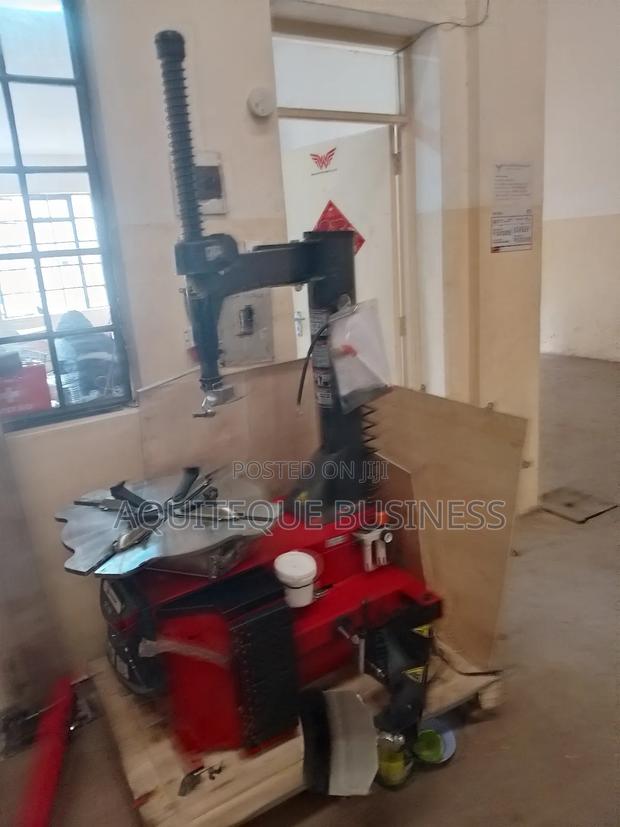 Tyre Changer. Heavy Duty Machine. One Year Warranty - main view