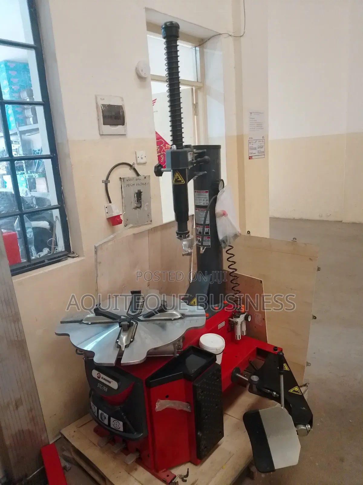 Tyre Changer. Heavy Duty Machine. One Year Warranty