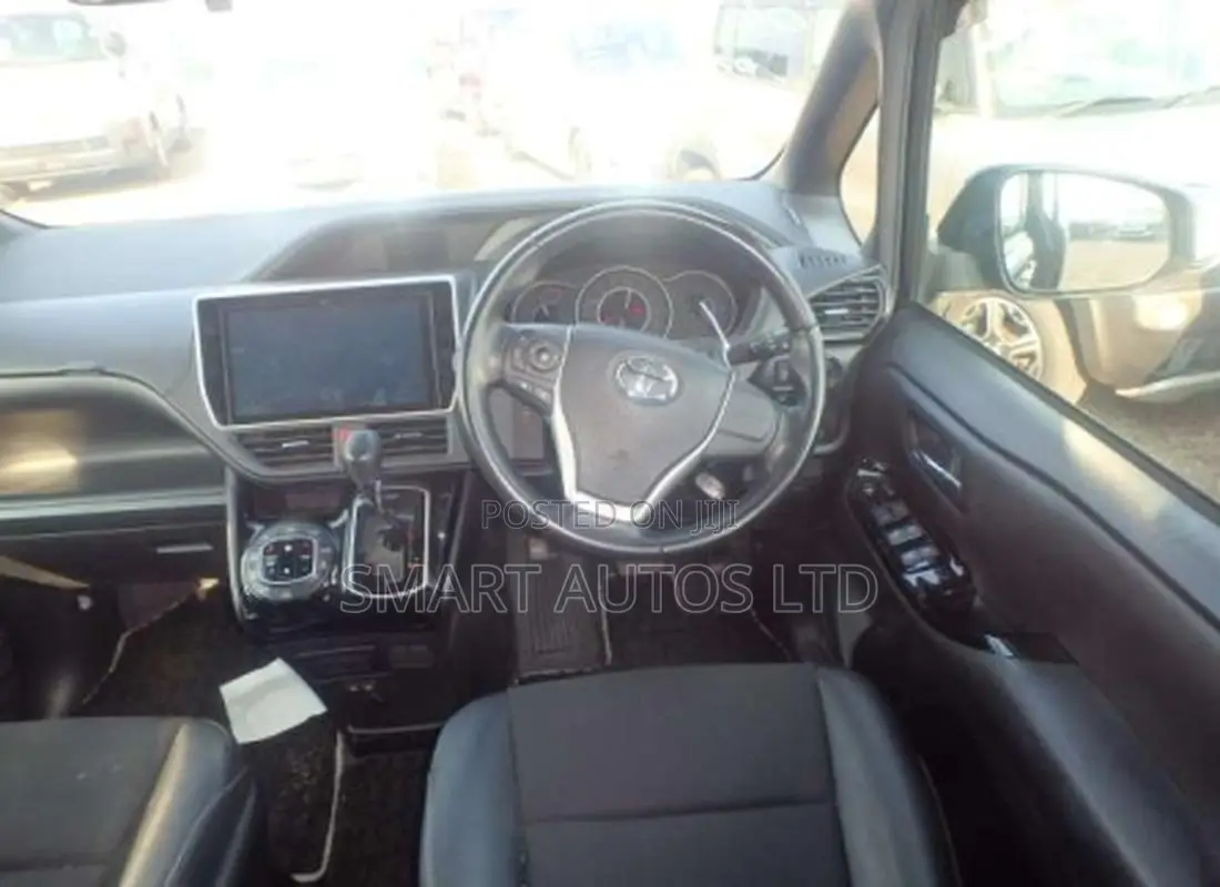 Toyota Noah 2018 White