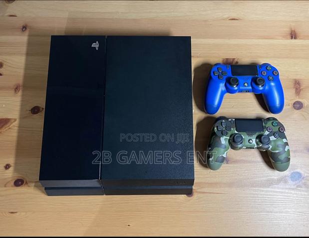 Play Station 4, 2 Pads Perfect Condition