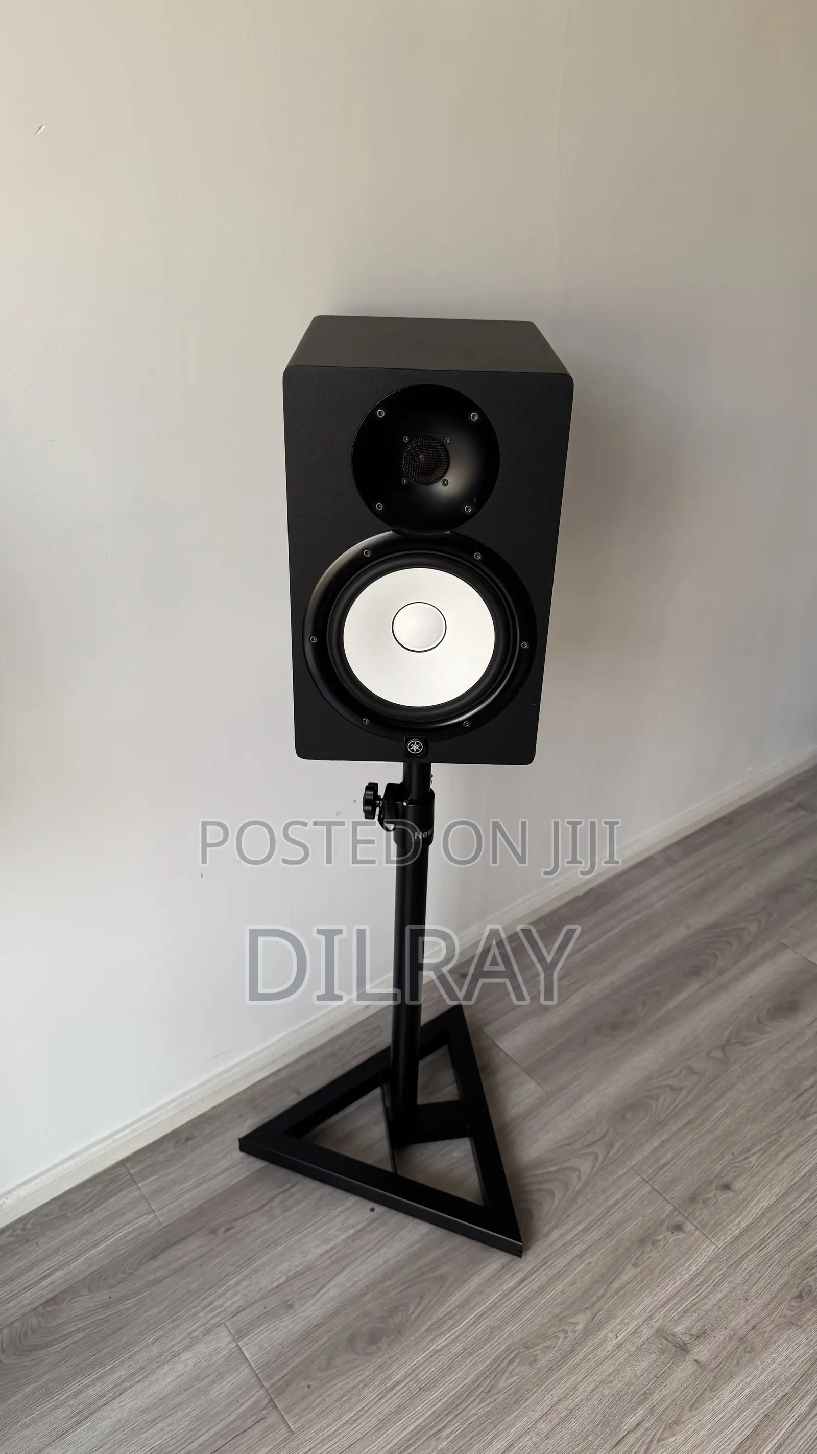 Yamaha Hs8 Studio Monitors (Free Stands)