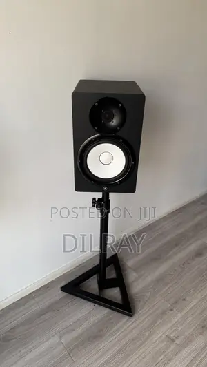 Yamaha Hs8 Studio Monitors (Free Stands)
