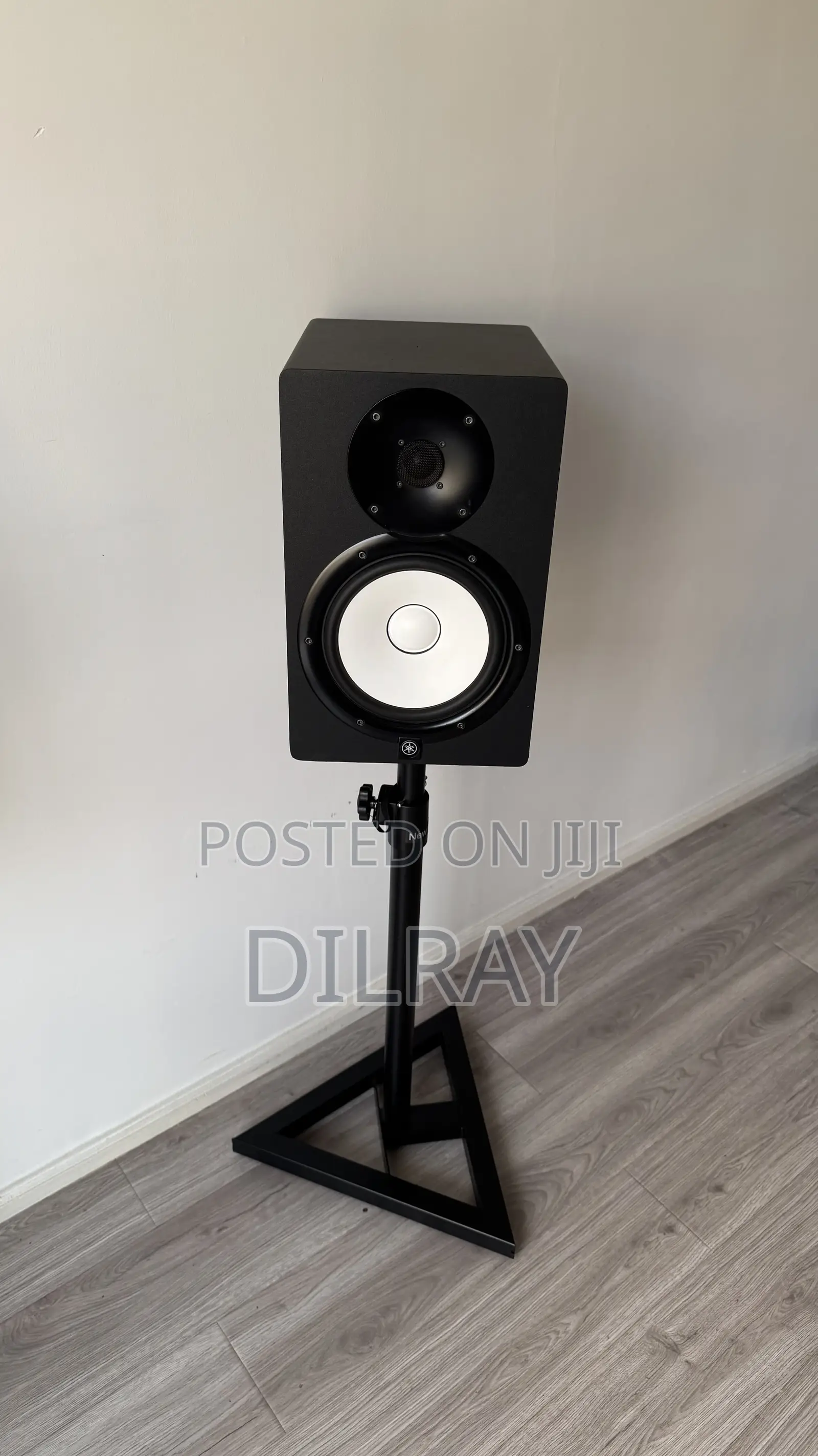 Yamaha Hs8 Studio Monitors (Free Stands)