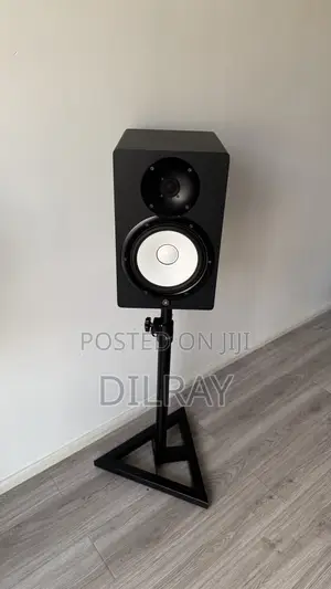 Yamaha Hs8 Studio Monitors (Free Stands)