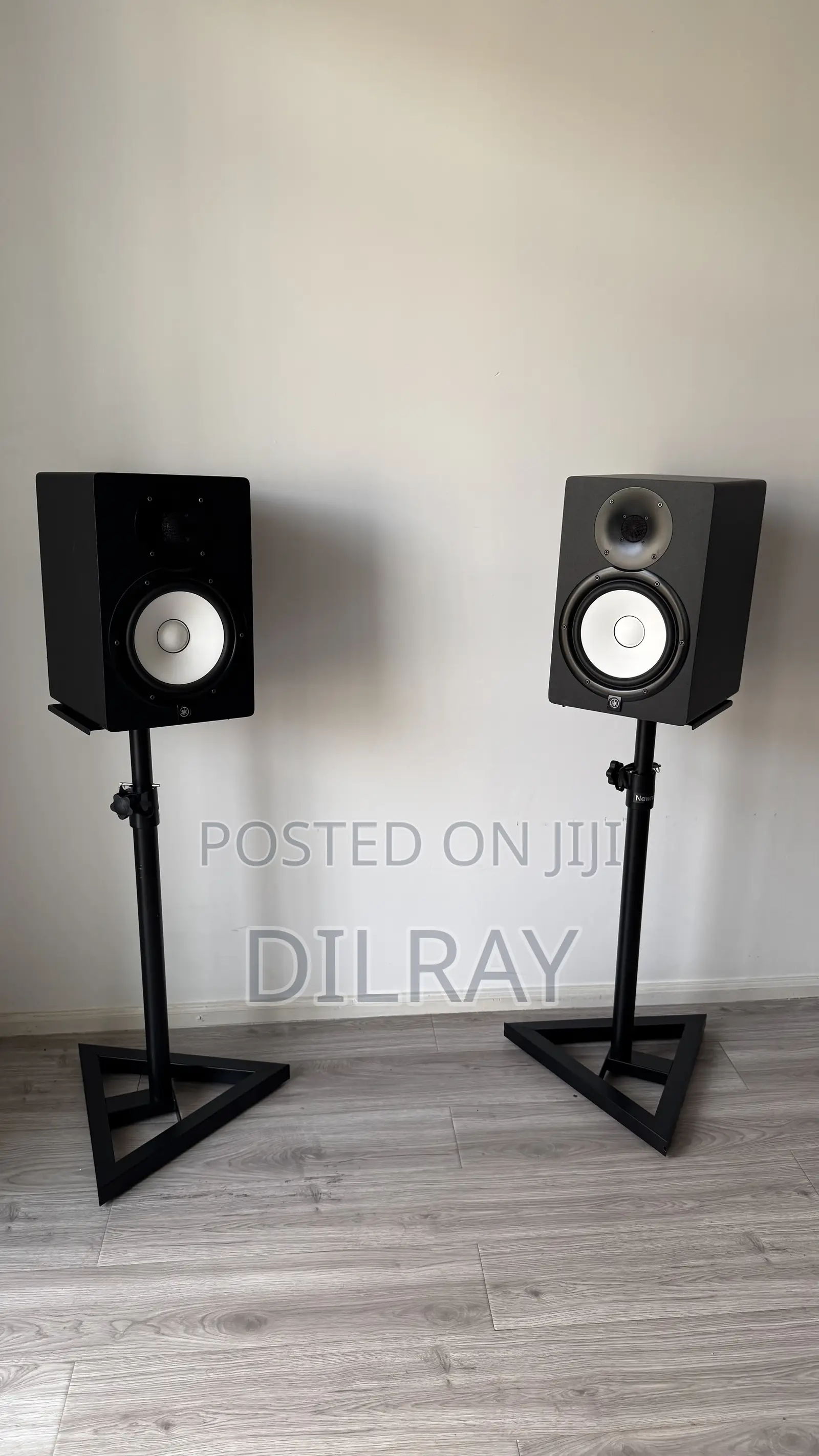 Yamaha Hs8 Studio Monitors (Free Stands)