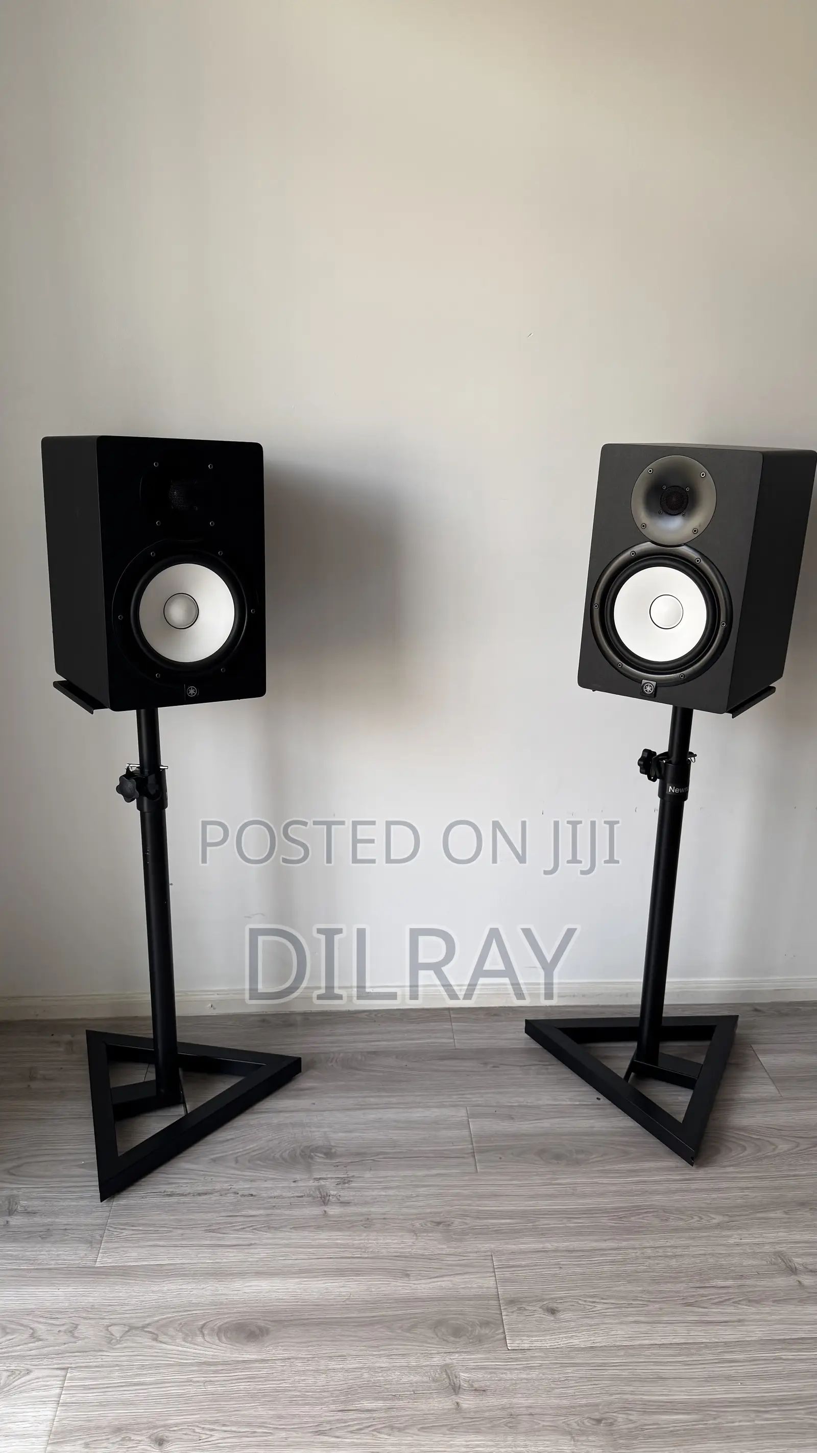 Yamaha Hs8 Studio Monitors (Free Stands)