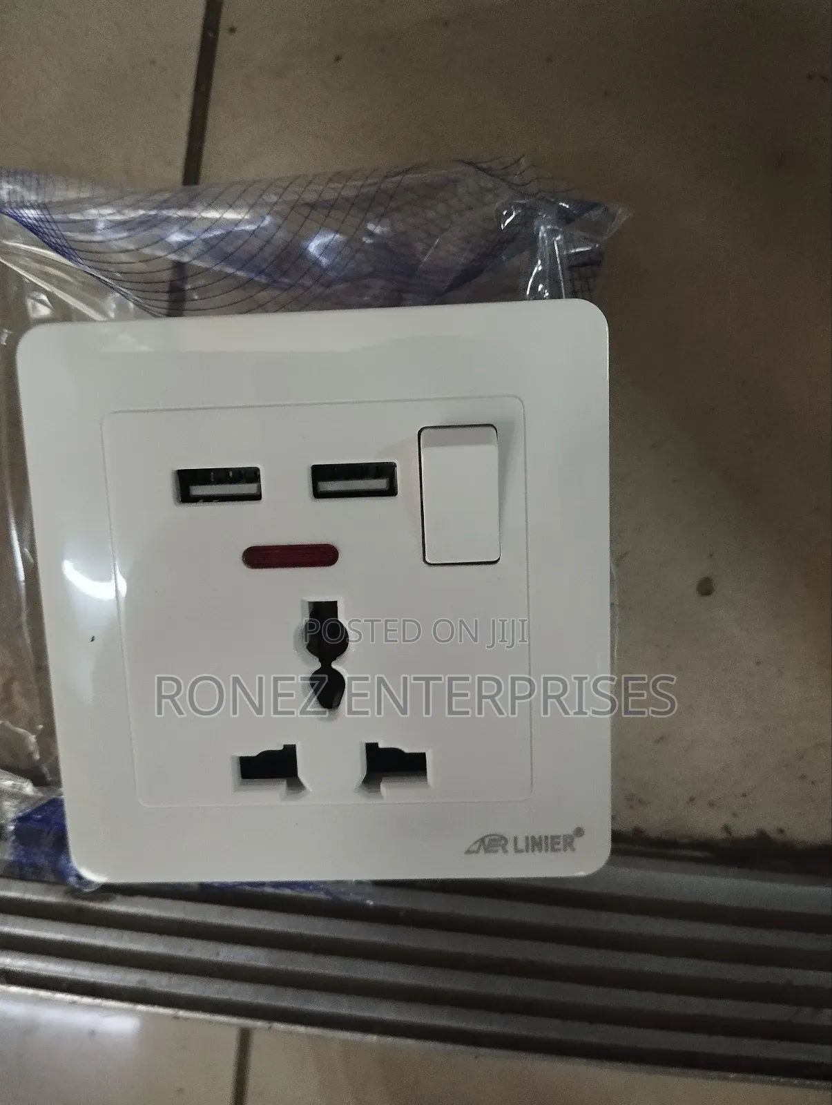 Single Socket Linear Usb Stb3h