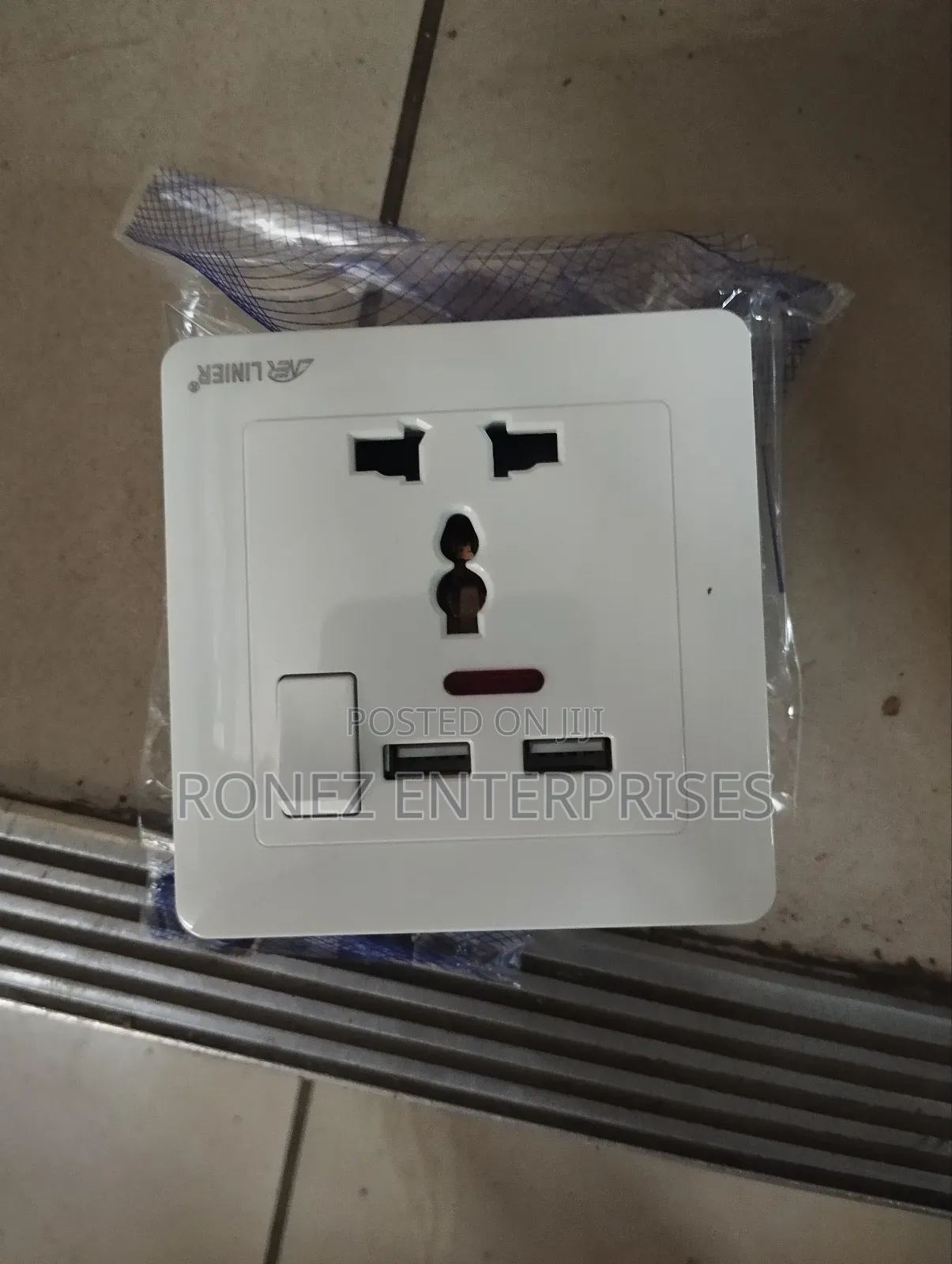 Single Socket Linear Usb Stb3h