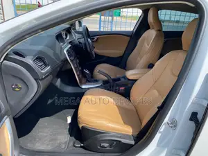 Volvo V40 2018 White