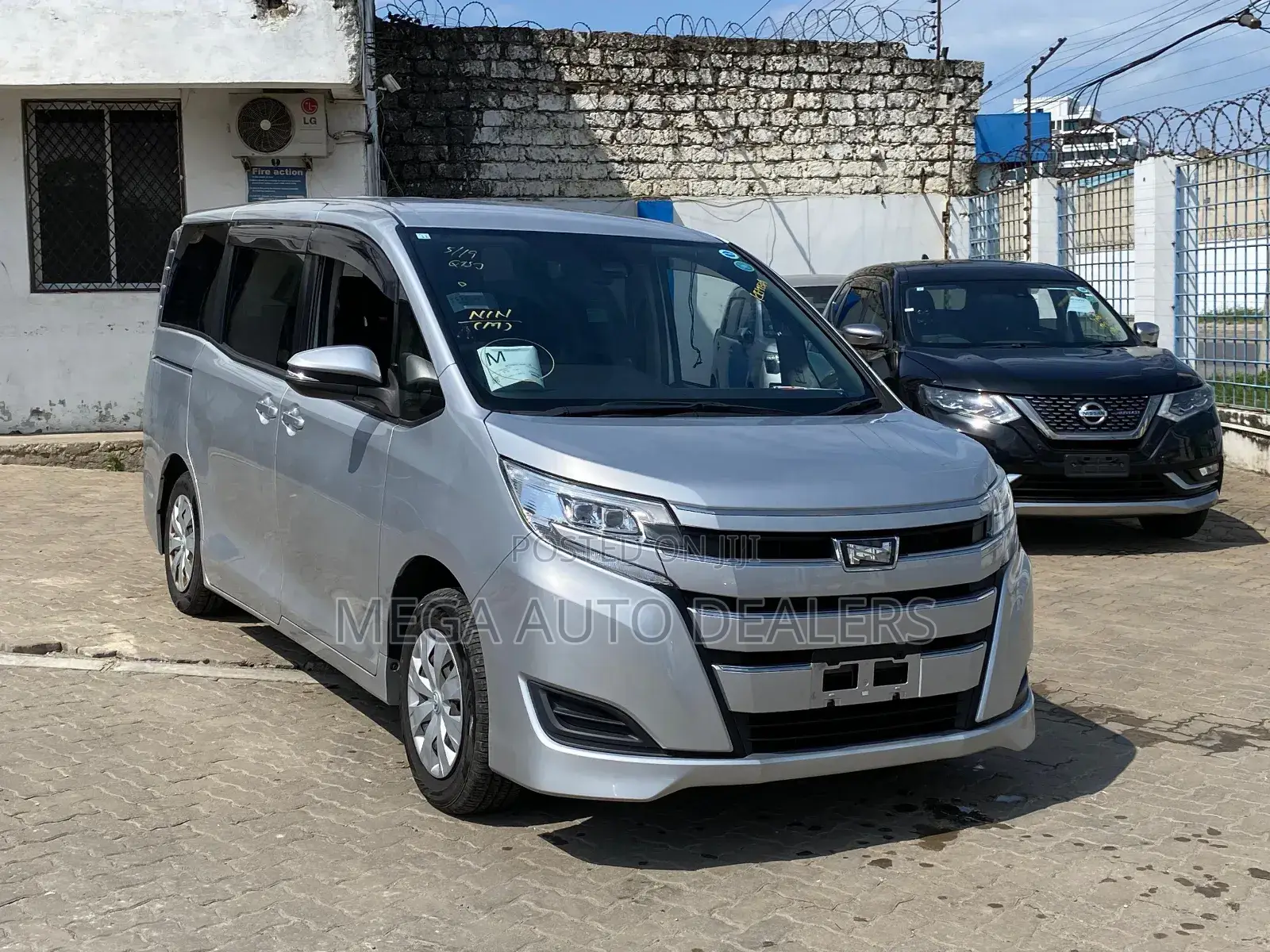 Toyota Noah 2018 Gray