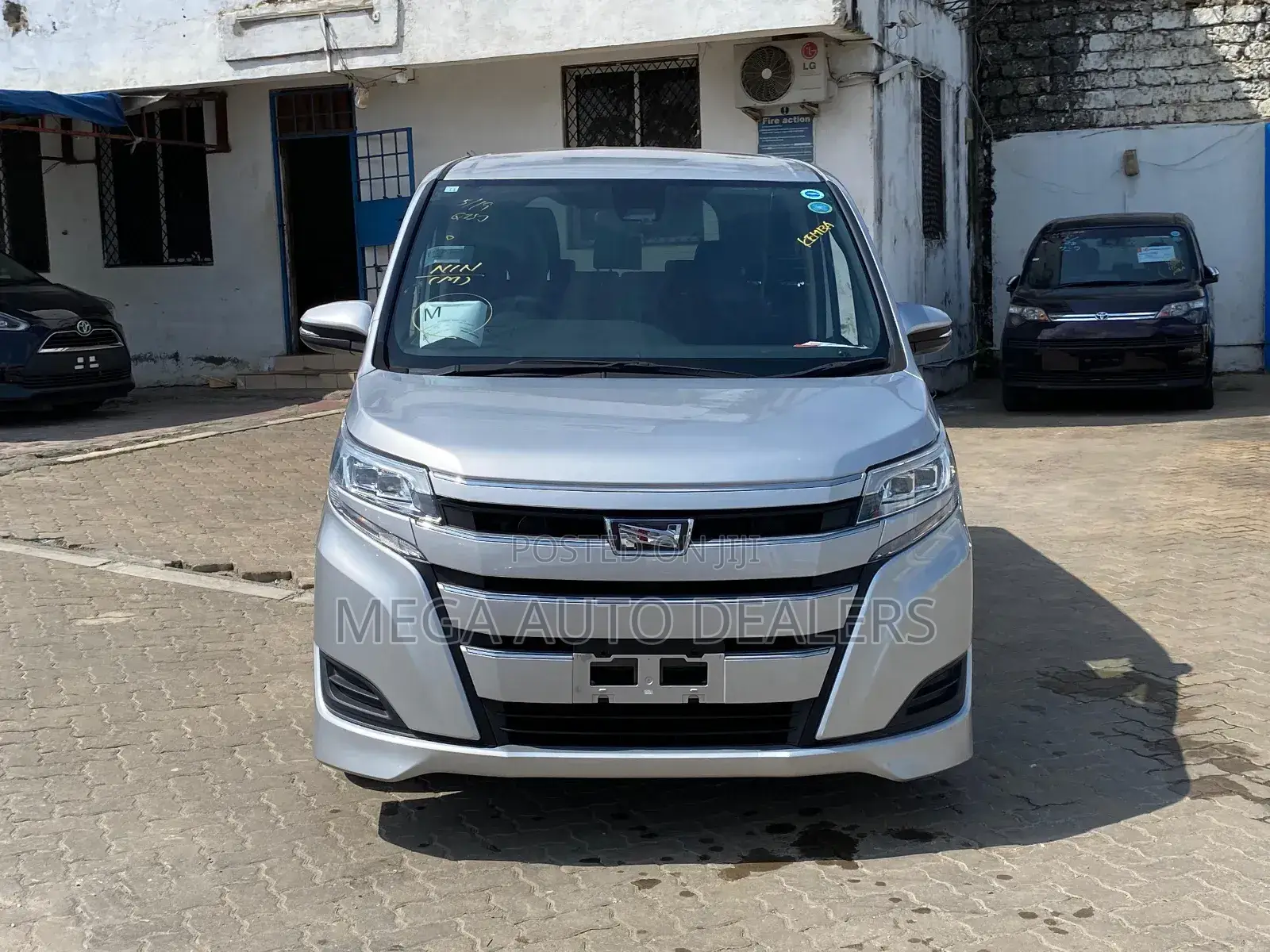 Toyota Noah 2018 Gray