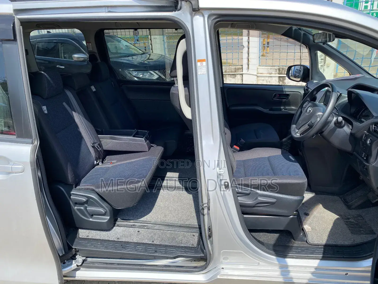 Toyota Noah 2018 Gray