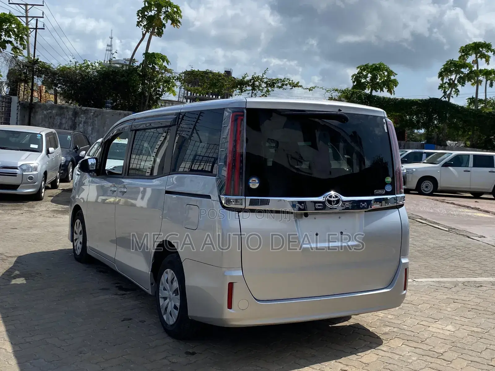 Toyota Noah 2018 Gray