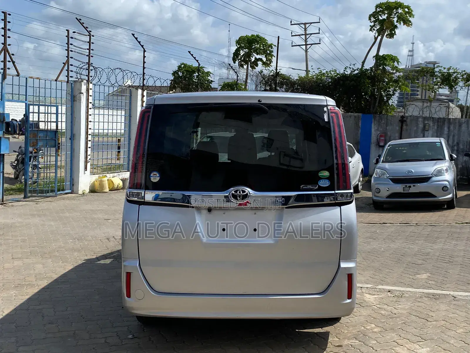 Toyota Noah 2018 Gray