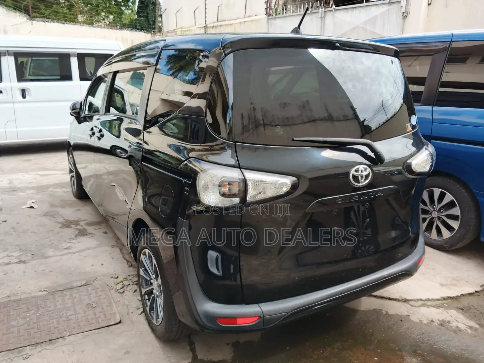 Toyota Sienta 2018 Black