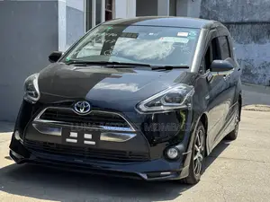 Toyota Sienta 2019 Brown